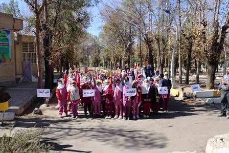 مابه کتابخانه میرویم